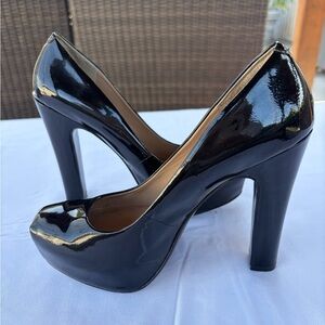 Pour La Victoire black heels